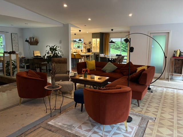 Salon après une rénovation résidentielle complète