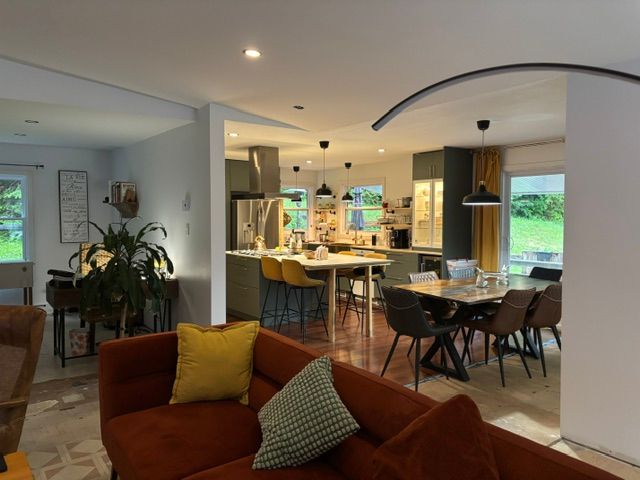 Aire ouverte cuisine-salon après une rénovation complète, Brownsburg-Chatham
