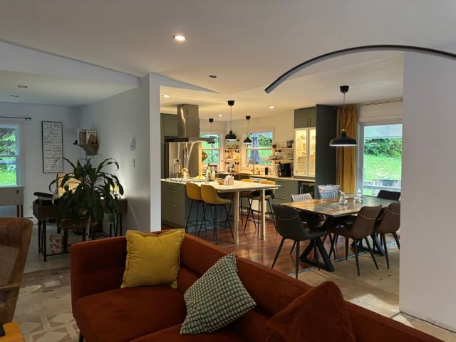 Aire ouverte cuisine-salon après une rénovation complète, Brownsburg-Chatham