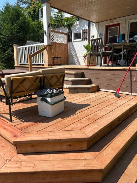 Le patio reconstruit sur deux paliers